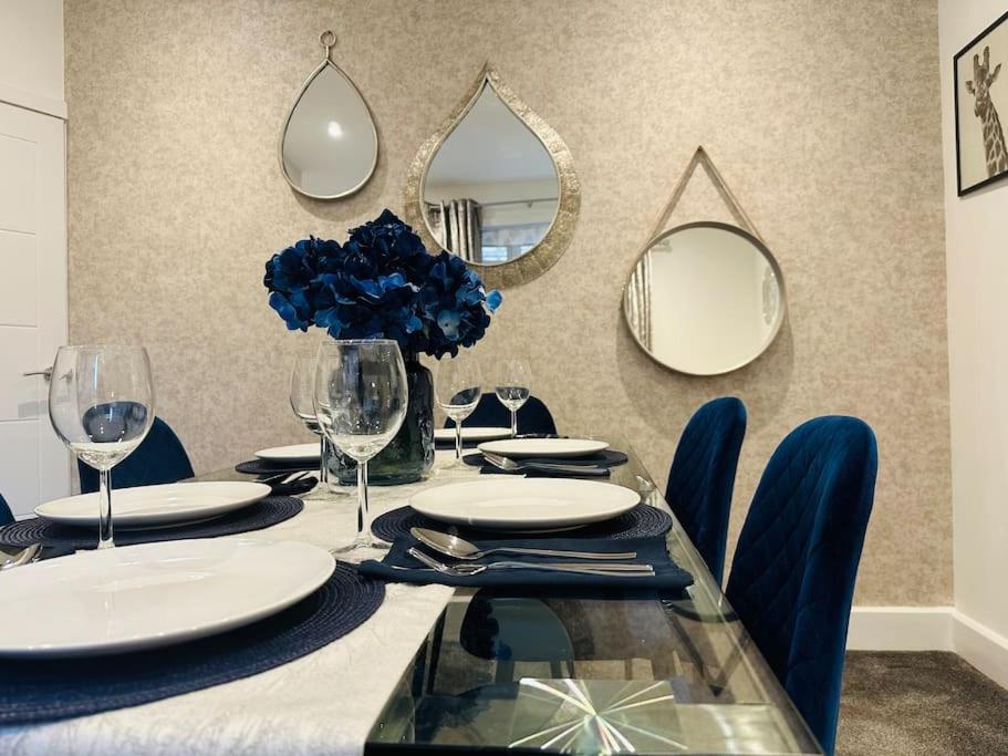 Away Luxury Living - * Horley